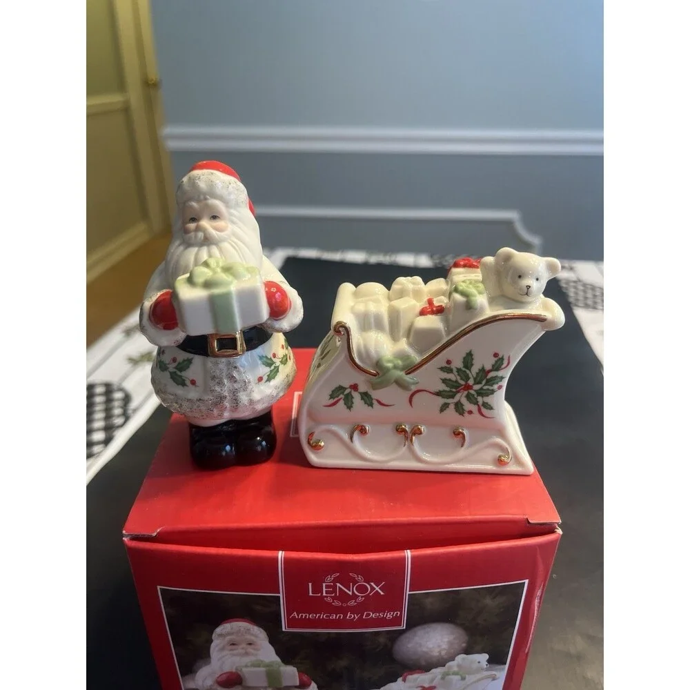 Lenox Santa & Sleigh Filled With Toys Salt & Pepper Shaker Set NIB